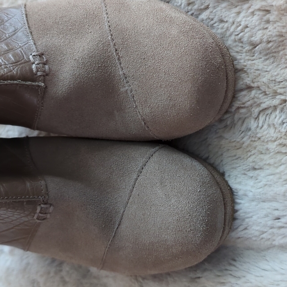 Toms Size 9 Suede Wedge Ankle Booties Womens Desert Tan Brown Shoes Leather - Picture 2 of 9